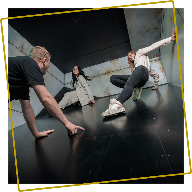 Deelnemers gaan samen een fysieke en mentale uitdaging aan tijdens Prison Island in Assen